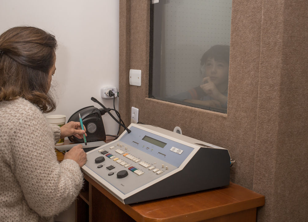 Cabina acústica da Clínica Potencial durante avaliação